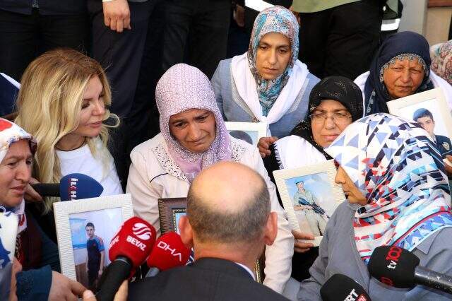 İçişleri Bakanı Soylu: HDP'nin ne yaptığını bu anneler çok iyi biliyor İçişleri Bakanı Soylu: HDP'nin ne yaptığını bu anneler çok iyi biliyor