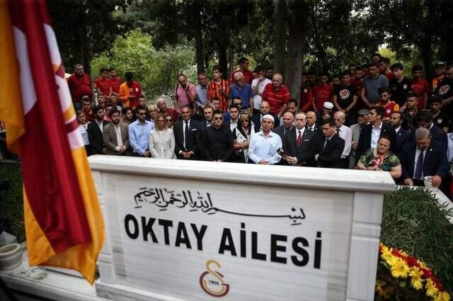 Metin Oktay kabri başında anıldı