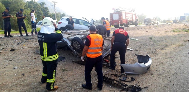 Muğla'da iki araç kafa kafaya çarpıştı: 1 ölü, 1 yaralı