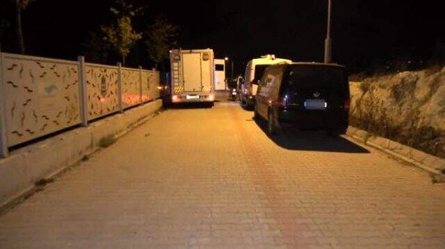 Son dakika: Arnavutköy'de, orman yangını çıkarmaya çalışan 3 terörist yakalandı Arnavutköy'de, orman yangını çıkarmaya çalışan 3 şüpheliden ikisi tutuklandı