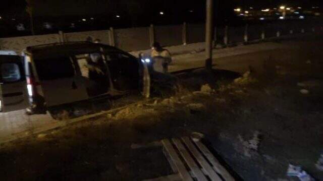 Son dakika: Arnavutköy'de, orman yangını çıkarmaya çalışan 3 terörist yakalandı Arnavutköy'de, orman yangını çıkarmaya çalışan 3 şüpheliden ikisi tutuklandı