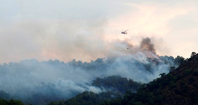 Ortaca'da çıkan orman yangınına 9 helikopterle müdahale ediliyor