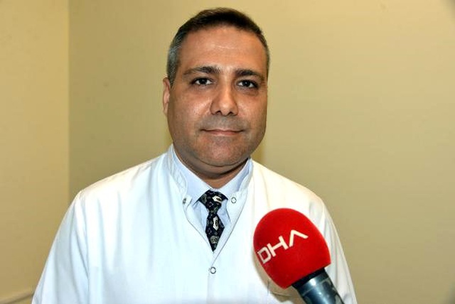 Boynundan girip kol altından çıkan tahta kazık ameliyatla çıkarıldı