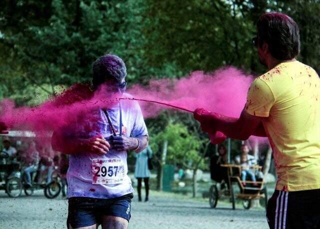 Renkli koşu festivali Color Sky 5K bin kişinin katılımıyla gerçekleşti