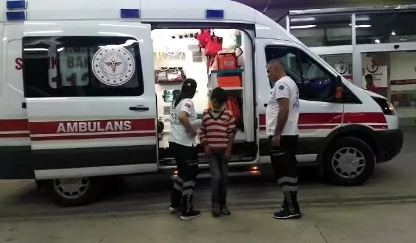 Tarım işçilerini taşıyan minibüs devrildi, aynı aileden 10 kişi yaralandı