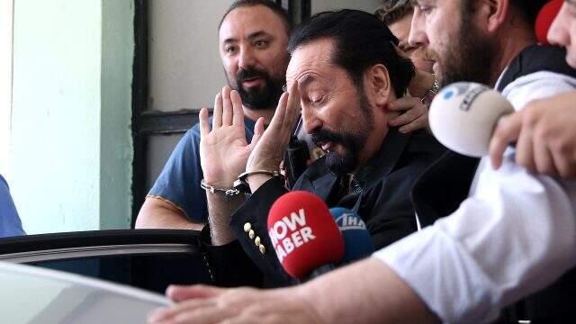 Adnan Oktar yarın hakim karşısında! Şikayetçi listesinin 1 numarasında Saçan var