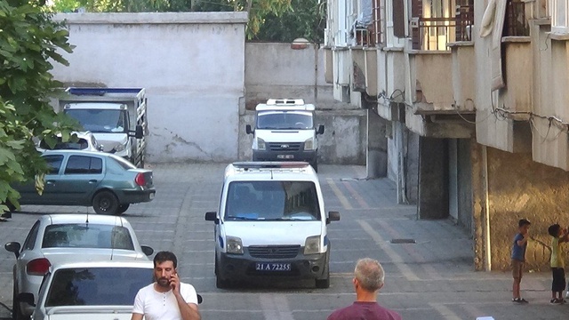 Diyarbakır'da 11 yaşındaki kız çocuğuna istismar iddiası mahalleyi karıştırdı: 2 yaralı
