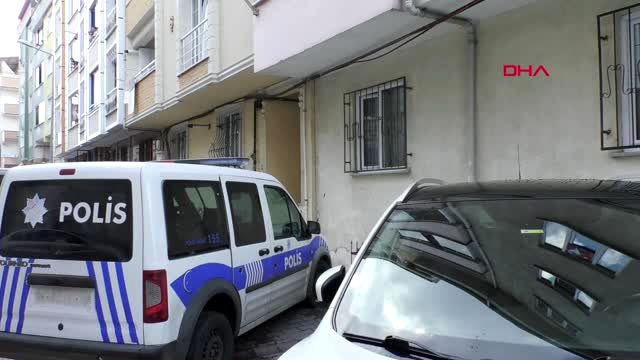 Damadı tarafından bıçaklanan talihsiz kadın, kanlı elleriyle duvara vurarak yardım istedi