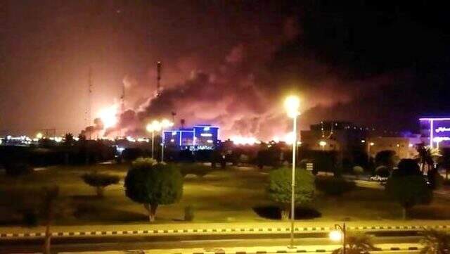Suudi Arabistan'daki petrol tesislerine saldırı: Petrol fiyatları yüzde 15 arttı Suudi Arabistan'daki petrol tesislerine saldırı: Petrol fiyatları yüzde 19 arttı