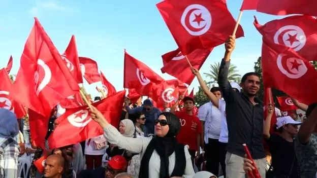 Tunus'ta kesin olmayan sonuçlara göre cumhurbaşkanlığı seçimleri ikinci tura gidiyor