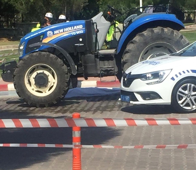 Üniversite kampüsünde sulama yapan traktörün altında kalan genç kadın hayatını kaybetti