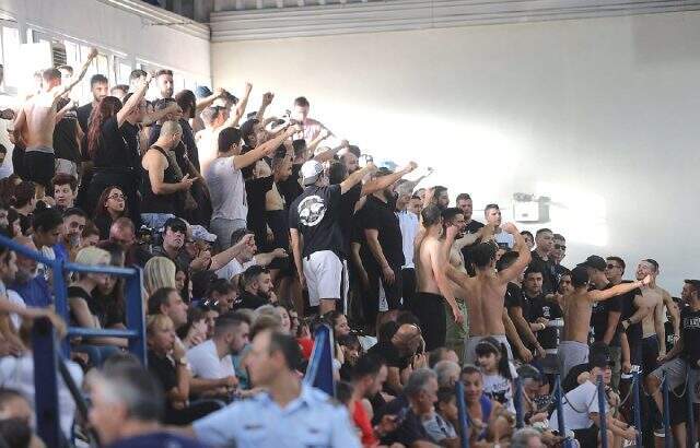 Yunanistan'da skandal! Türk bayrağına izin vermediler, kadın sporculara tükürdüler Yunanistan'da skandal! Türk bayrağına izin vermediler, kadın sporculara tükürdüler