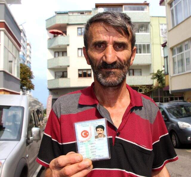 15 yıl önce kimliğini kaybetti; işinden oldu, hapse girdi, hala yargılanıyor 15 yıl önce kimliğini kaybetti; işinden oldu, hapse girdi, hala yargılanıyor