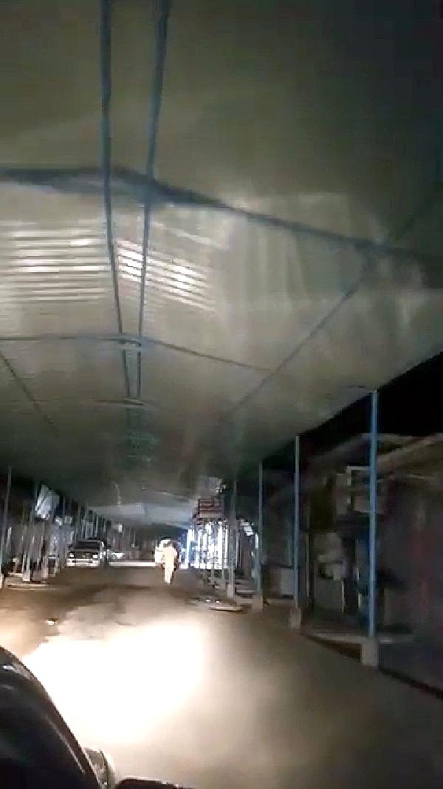 Teröristler, İHA ve SİHA'lara yakalanmamak için caddeleri sacla kaplamaya başladı