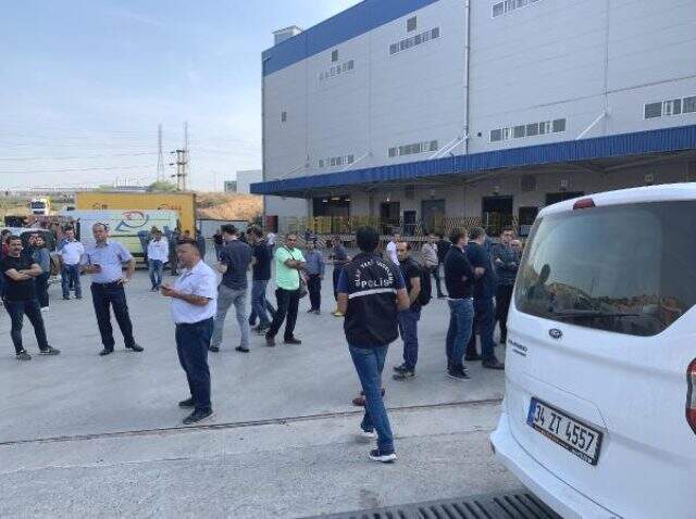 İstanbul Tuzla'da 'şüpheli toz' alarmı: 2 kişi hastaneye kaldırıldı <a class='keyword-sd' href='/istanbul/' title='İstanbul'>İstanbul</a> Tuzla'da