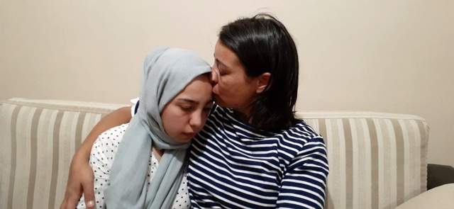 17 yaşındaki kızı köpek havlıyor diye acımasızca darp ettiler