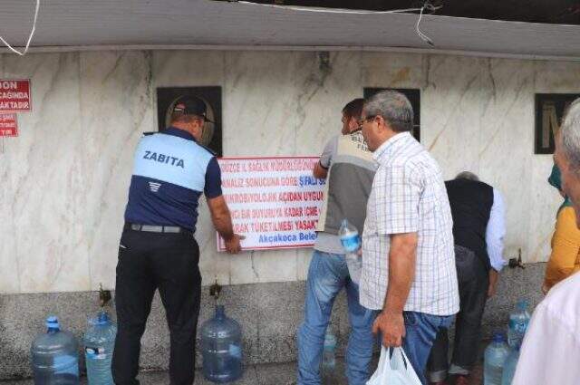 Vatandaşların şifalı diye su içtikleri çeşme, ekipler tarafından mühürlendi Vatandaşların şifalı diye su içtikleri çeşme, ekipler tarafından mühürlendi