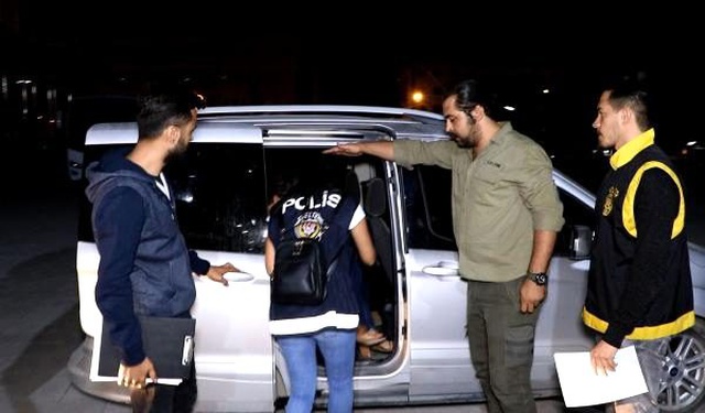 Hakkari'de bir doktor, hastalardan bıçak parası aldığı suçlamasıyla tutuklandı