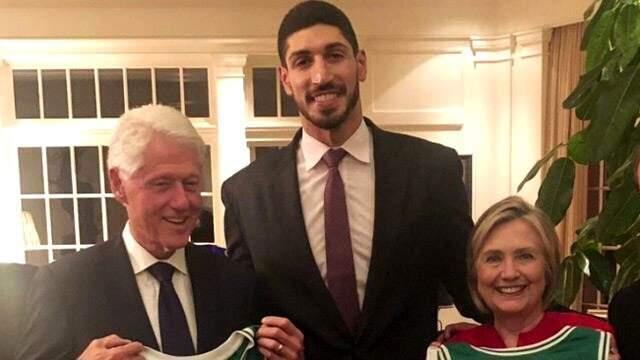  <a class='keyword-sd' href='/hillary-clinton/' title='Hillary Clinton'>Hillary Clinton</a>, FETÖ'cü Enes Kanter'i yemeğe davet etti