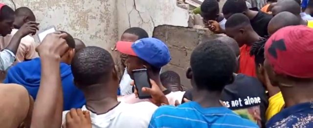 Liberya'da bir ilkokulda çıkan yangında 30 çocuk hayatını kaybetti