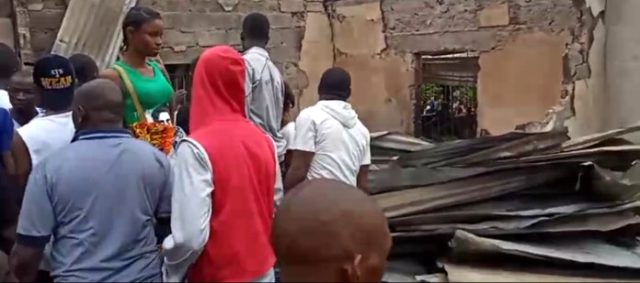 Liberya'da bir ilkokulda çıkan yangında 30 çocuk hayatını kaybetti