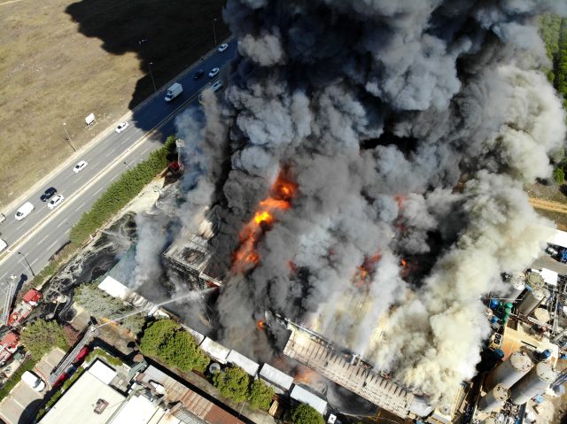 Tuzla'da yanan polyester fabrikasının sahiplerinden açıklama geldi
