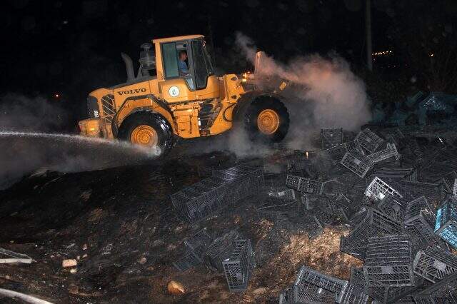 Alaşehir'de plastik kasa imalathanesinde yangın çıktı, 50 bin plastik kasa kül oldu Alaşehir'de plastik kasa imalathanesinde yangın çıktı, 50 bin plastik kasa kül oldu