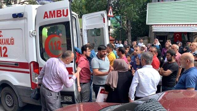 Okulda panik anları! Kız öğrenci birinci kattan aşağıya atladı Okulda panik anları! Kız öğrenci birinci kattan aşağıya atladı