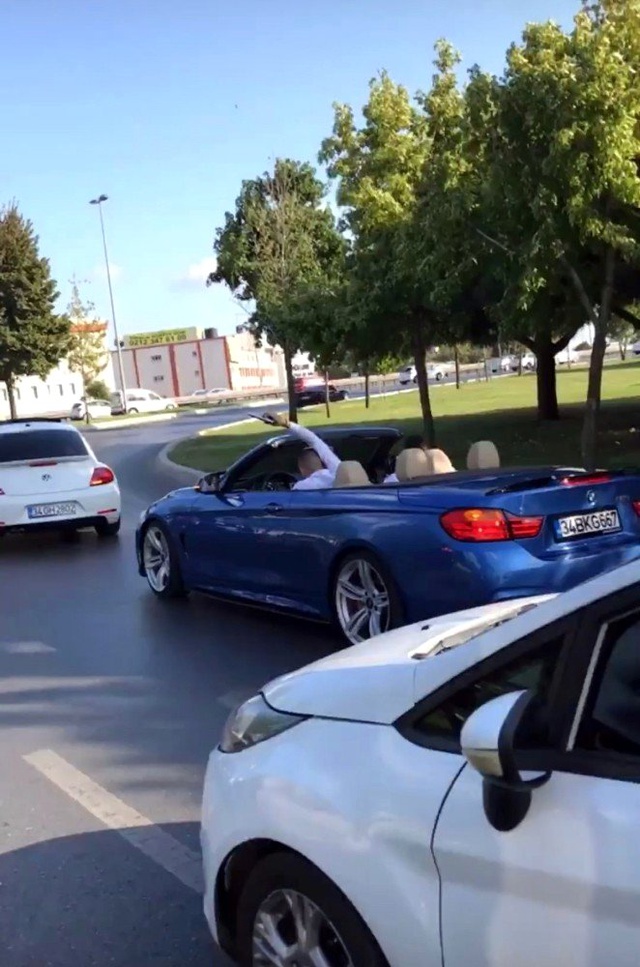 İstanbul'da düğün konvoyunda magandalar sağa sola ateş açtı