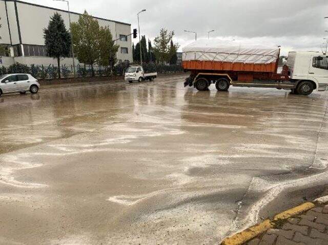 Tuzla'da 'köpüklü su' tedirginlik yarattı, numune alındı Tuzla'da