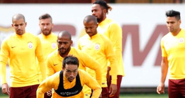 Galatasaray'da Selçuk İnan ve Feghouli, Malatyaspor kadrosuna alınmadı Galatasaray'da Selçuk İnan ve Feghouli, <a class='keyword-sd' href='/malatyaspor/' title='Malatyaspor'>Malatyaspor</a> kadrosuna alınmadı