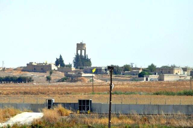 Terör örgütü sınırın sıfır noktasında mevzilendi Terör örgütü YPG sınırın sıfır noktasında mevzilendi, sürekli yangın çıkarıyorlar