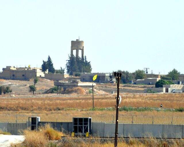 Terör örgütü sınırın sıfır noktasında mevzilendi Terör örgütü YPG sınırın sıfır noktasında mevzilendi, sürekli yangın çıkarıyorlar