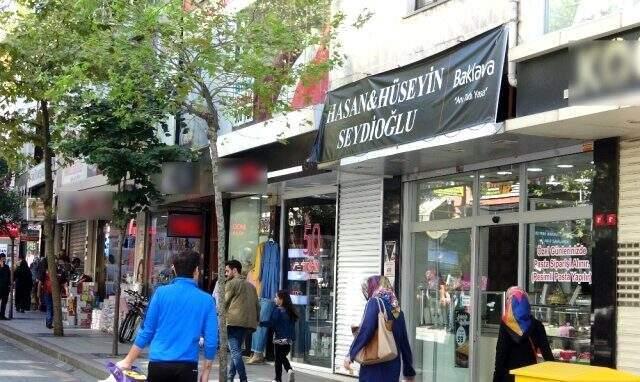 Trafikte hamile kadının aracına saldıran baklavacı kardeşlerin dükkanlarının tabelaları değişti