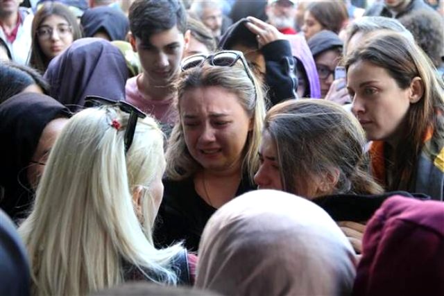 Türkiye'nin ağladığı Neslican Tay, vasiyeti gereği kesilen bacağının gömüldüğü yere defnedildi