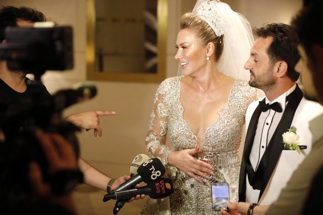 Görkemli bir düğünle evlenen Aylin Coşkun: Takılarımla 5 milyonluk villa alırım
