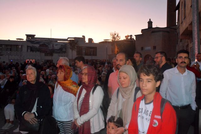 Siirt'te 'ışık hadisesi' için binlerce kişi toplandı