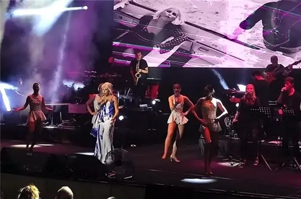 Ajda Pekkan Denizli'yi salladı