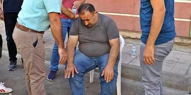 Diyarbakır'da eylem yapan aile, oğlunun ölüm haberini HDP binası önünde aldı