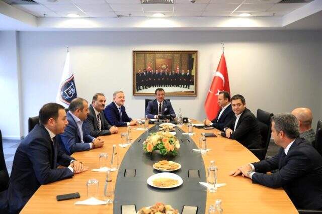 İmamoğlu'ndan Medipol Başakşehir'e ziyaret! Sırada Kasımpaşa var İmamoğlu'ndan Medipol Başakşehir'e ziyaret! Sırada Kasımpaşa var