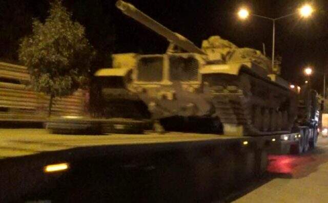 Mardin'in Suriye sınırına tank sevkiyatı Mardin'in Suriye sınırına tank sevkiyatı