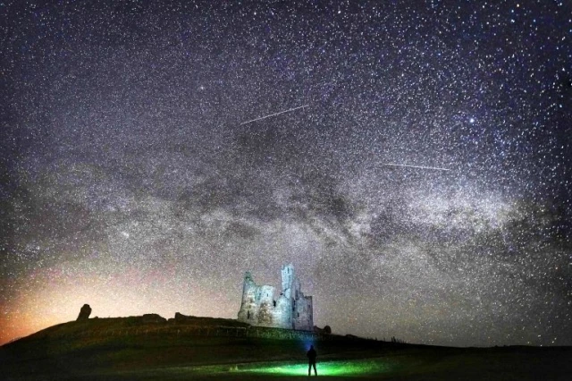 Ödüllü fotoğrafçı kuzey ışıkları ile Samanyolu Galaksisi'ni aynı karelere sığdırdı