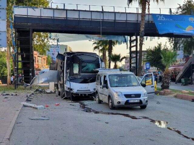Adana'da çevik kuvvet polisine saldırı sonrası olay yerinden ilk görüntüler