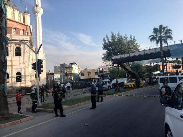 Adana'da çevik kuvvet polisine saldırı sonrası olay yerinden ilk görüntüler