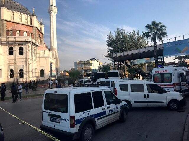 Adana'da çevik kuvvet polisine saldırı sonrası olay yerinden ilk görüntüler