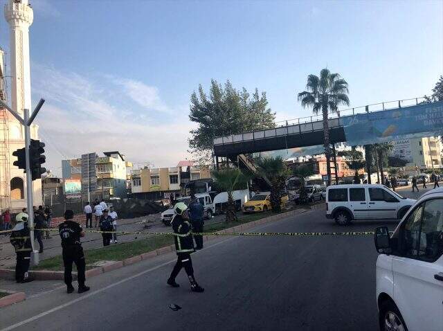 Adana'da çevik kuvvet polisine saldırı sonrası olay yerinden ilk görüntüler