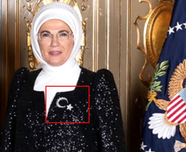 BM Genel Kurul Heyet Başkanları onuruna verilen yemekte Emine Erdoğan'ın Ay-Yıldızlı broşu dikkat çekti