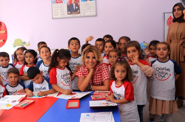 Gülben Ergen Çocuklar Gülsün Diye projesi kapsamında <a class='keyword-sd' href='/diyarbakir/' title='Diyarbakır'>Diyarbakır</a>'a iki anaokulu yaptırdı