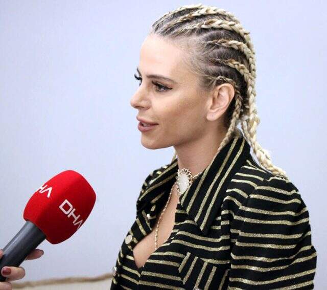 Şarkıcı simge: kalbimin sesini dinlemediğimde hata yaptım Şarkıcı Simge'den binlerce kişinin önünde itiraf: Kalbimin sesini dinlemediğim de hata yaptım