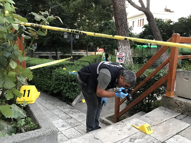 Kendisinden 50 kuruş isteyen tuvalet bekçisinin boğazını kesti